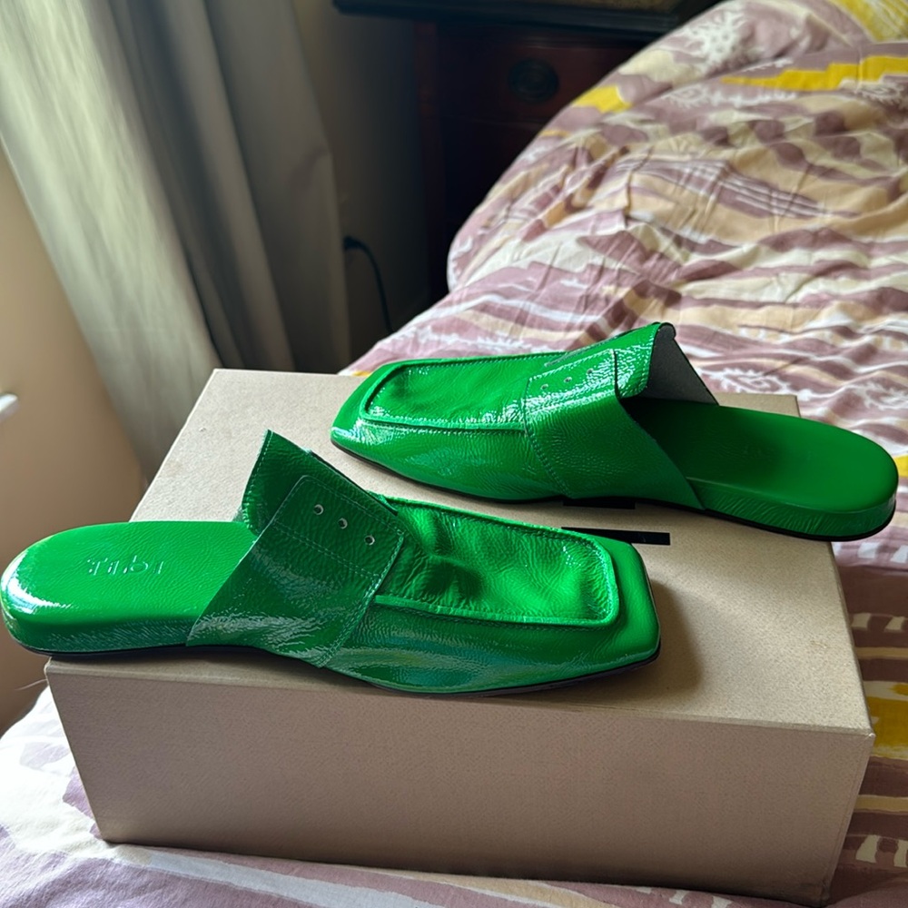 Tibi Granger slide in green crinkle patent size 40, EUC $150 - Picture 5 of 7